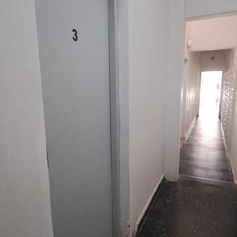 YRIGOYEN a pasos de PEATONAL - One-Bedroom Apartment - 3