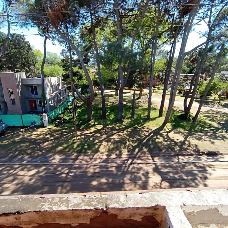 Departamento de 3 ambientes para hasta 8 personas a 4 cuadras de mar con balcón y parrilla para hacer asados - Apartamento de 1 dormitorio - 6