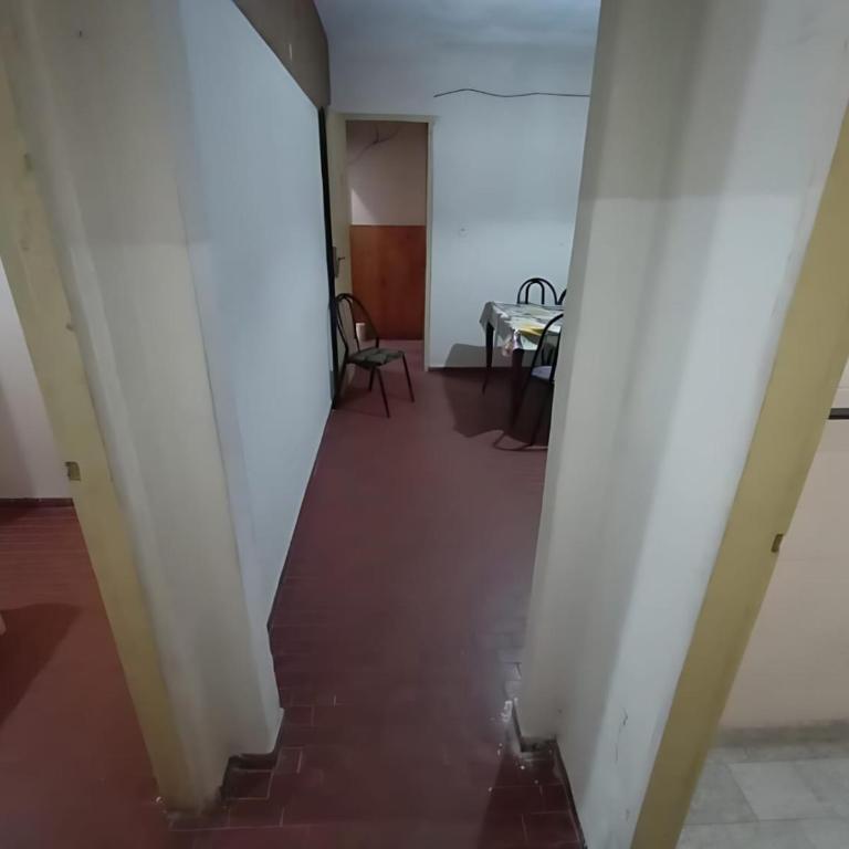 Departamento de 3 ambientes para hasta 8 personas a 4 cuadras de mar con balcón y parrilla para hacer asados - Apartamento de 1 dormitorio - 11