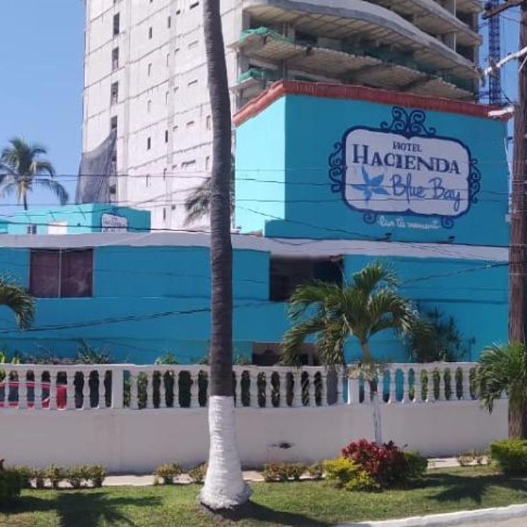 Hacienda Blue Bay - Family Suite - 1
