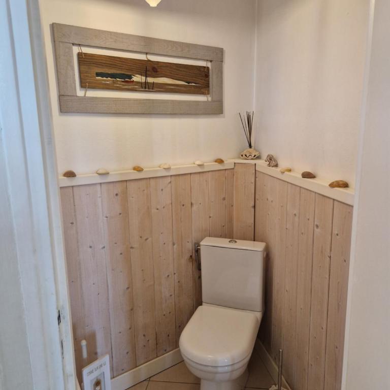 ARCACHON APPARTEMENT FACE PLAGE 5 pers Wi-Fi Parking Linge de maison gratuit 1chambre parentale 1cabine lits superposés 1 canapé lit - Two-Bedroom Apartment - 24
