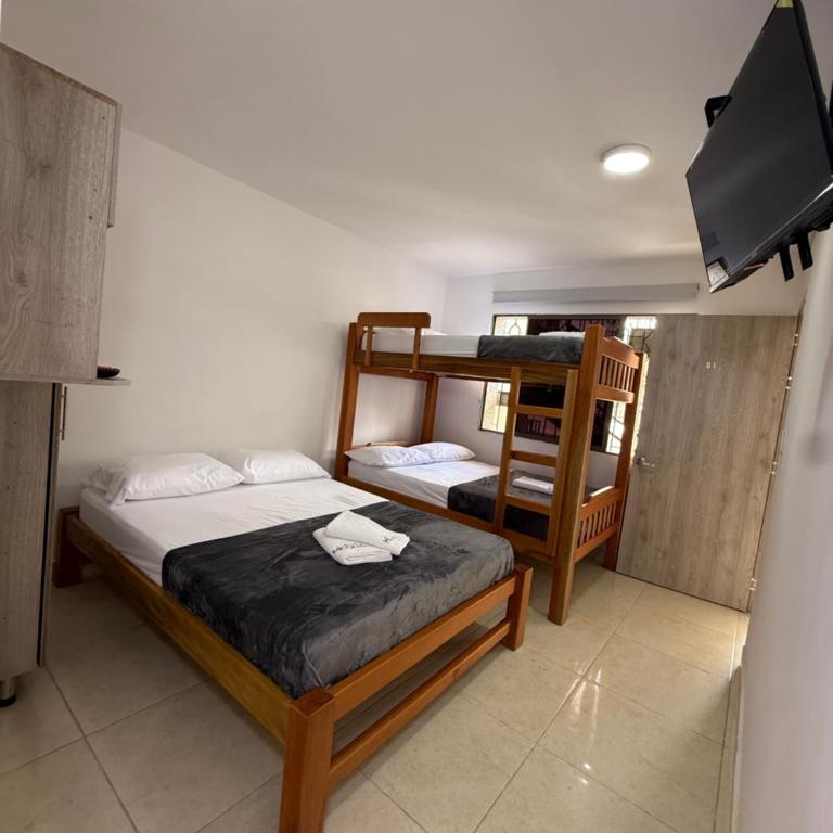 Apartaestudio grupal privado dentro de hotel - Habitación Familiar - 2