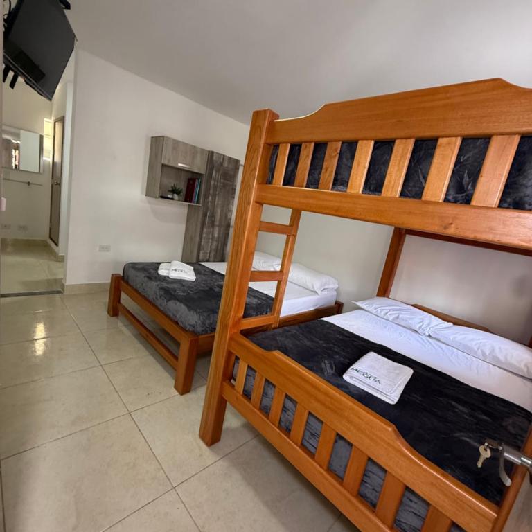 Apartaestudio grupal privado dentro de hotel - Habitación Familiar - 5