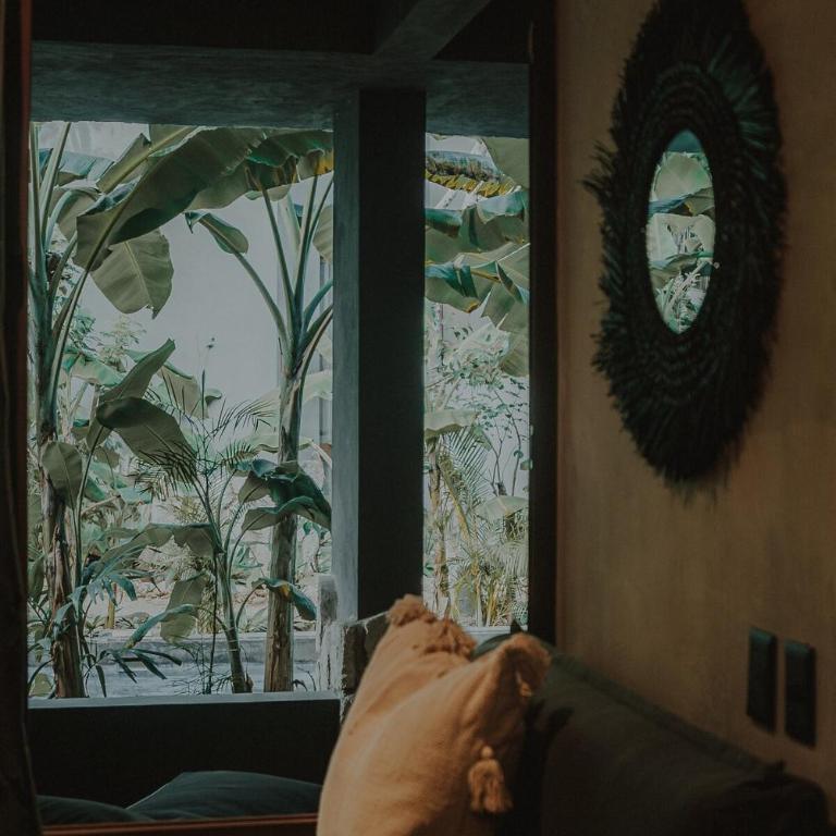 Private Jungle 1BR Retreat & Fast Wi-Fi - One-Bedroom Apartment - 22