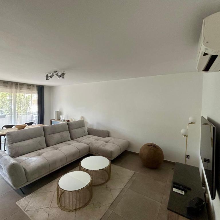 Modern City Center apartment with parking! - Appartement 2 Chambres - 2