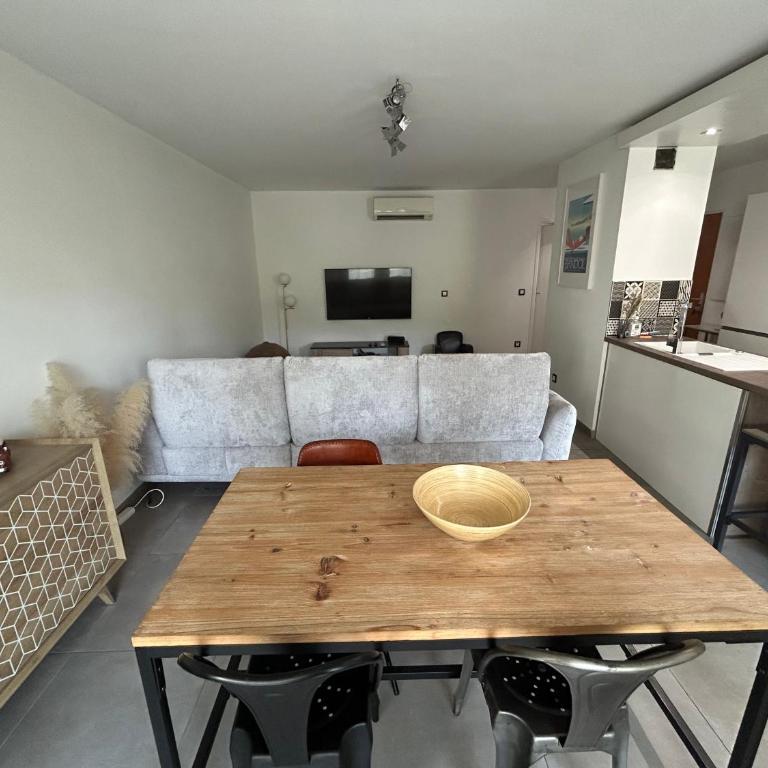Modern City Center apartment with parking! - Appartement 2 Chambres - 4