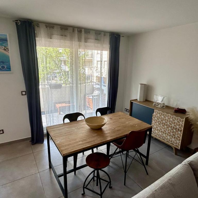 Modern City Center apartment with parking! - Appartement 2 Chambres - 6