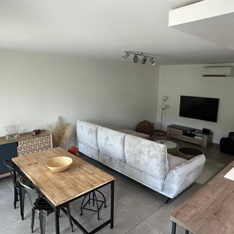 Modern City Center apartment with parking! - Appartement 2 Chambres - 24