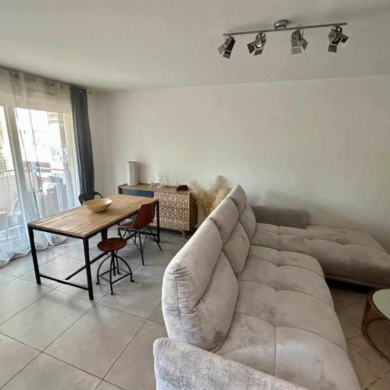 Modern City Center apartment with parking! - Appartement 2 Chambres - 15