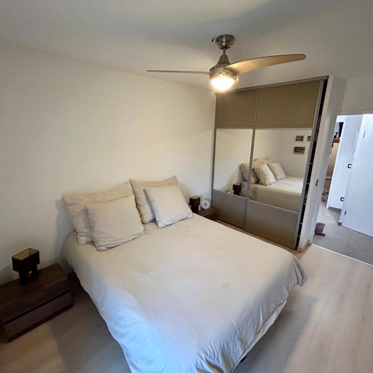 Modern City Center apartment with parking! - Appartement 2 Chambres - 17