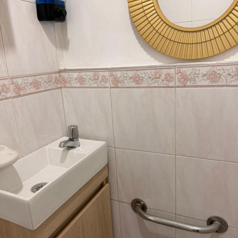 Habitación tequendama - Habitación Doble con baño compartido - 4