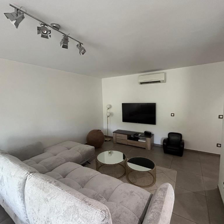 Modern City Center apartment with parking! - Appartement 2 Chambres - 23