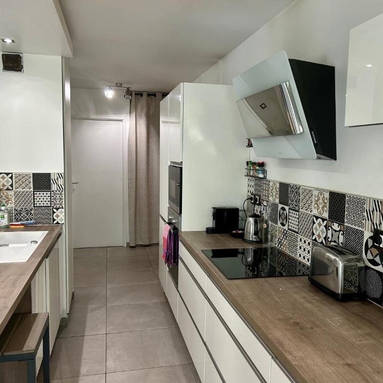 Modern City Center apartment with parking! - Appartement 2 Chambres - 43