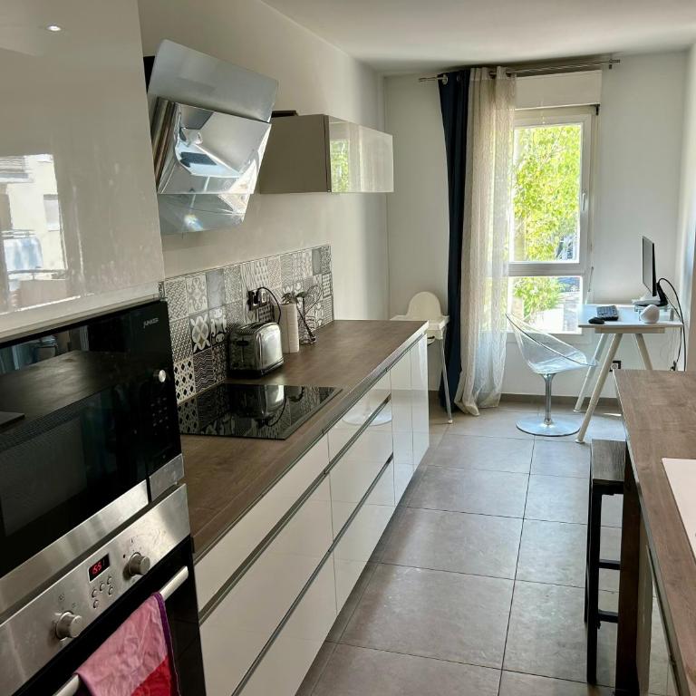 Modern City Center apartment with parking! - Appartement 2 Chambres - 10