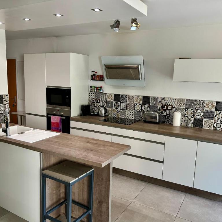 Modern City Center apartment with parking! - Appartement 2 Chambres - 45
