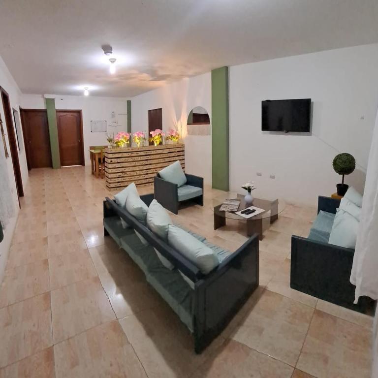 Versátil apartamento familiar o de trabajo, cerca del Río y Centro Colonial - Three-Bedroom Apartment - 2