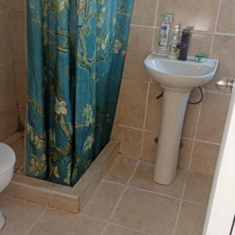 Hostal QUINTA 5 PONIENTE - Triple Room with Private Bathroom - 4
