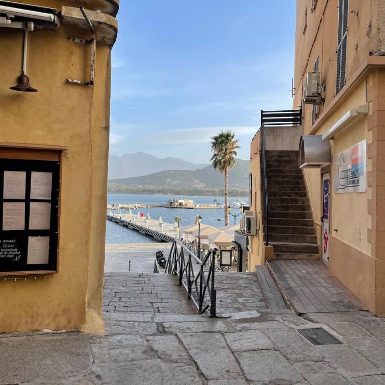 Appartement avec grande terrasse - Appartamento con 2 Camere da Letto e con Vista Montagna - 23