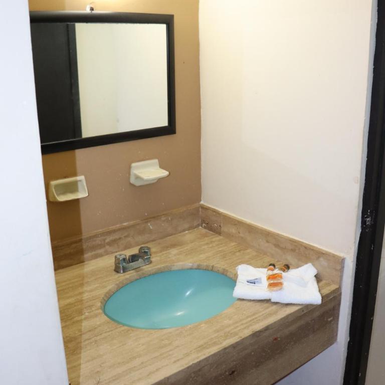Hacienda Blue Bay - Family Suite - 6
