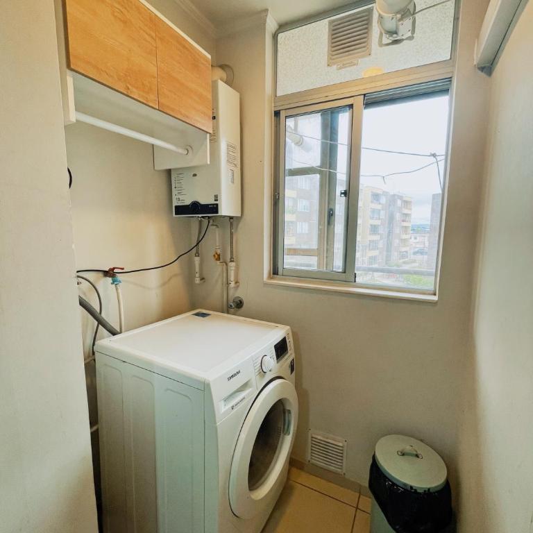 Departamento en condominio con áreas verdes - Three-Bedroom Apartment with Balcony - 23