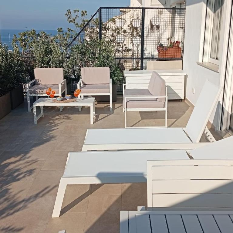 Penthouse Petroni 19 - Appartamento con 2 Camere da Letto - 2