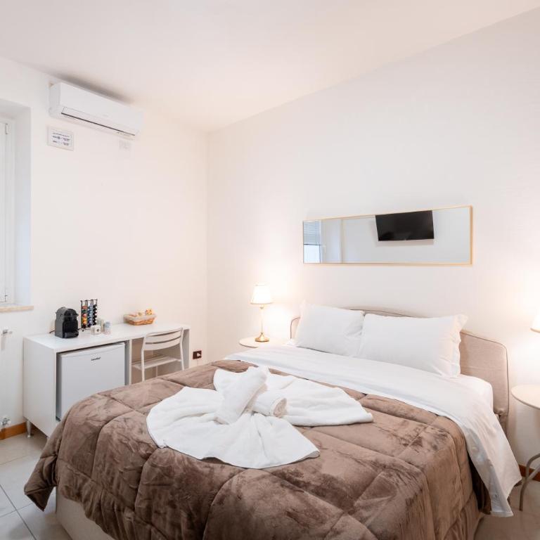 Vitti's home Verona 6 - Family Room with Private Bathroom - 8