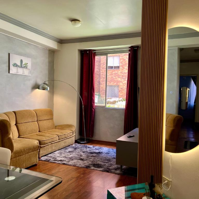 Dpto Familiar 3H-2B en Av 6 de Diciembre - Three-Bedroom Apartment - 4