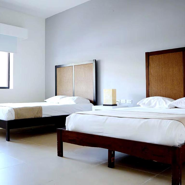 Aldea Thai Studios Steps to Beach and 5th Ave - Twin Room with Private Bathroom - 1
