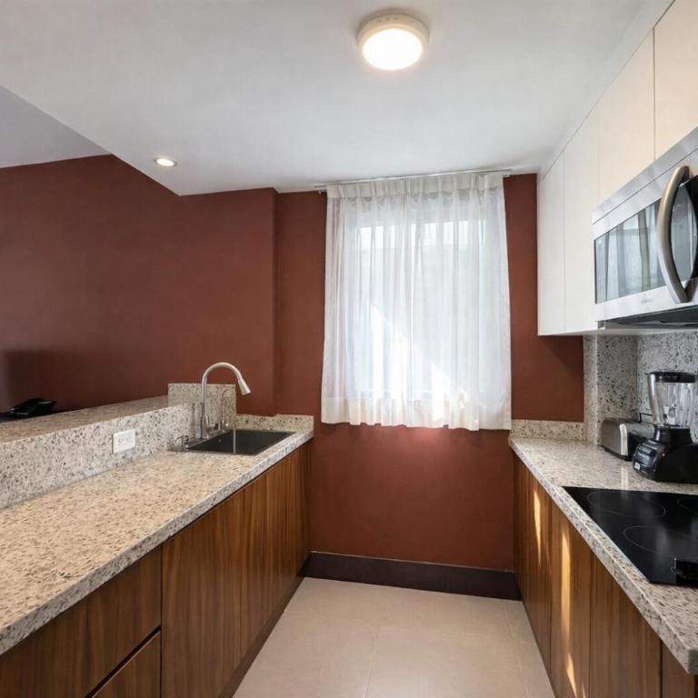 Aldea Thai Studios Steps to Beach and 5th Ave - Studio with Balcony - 1