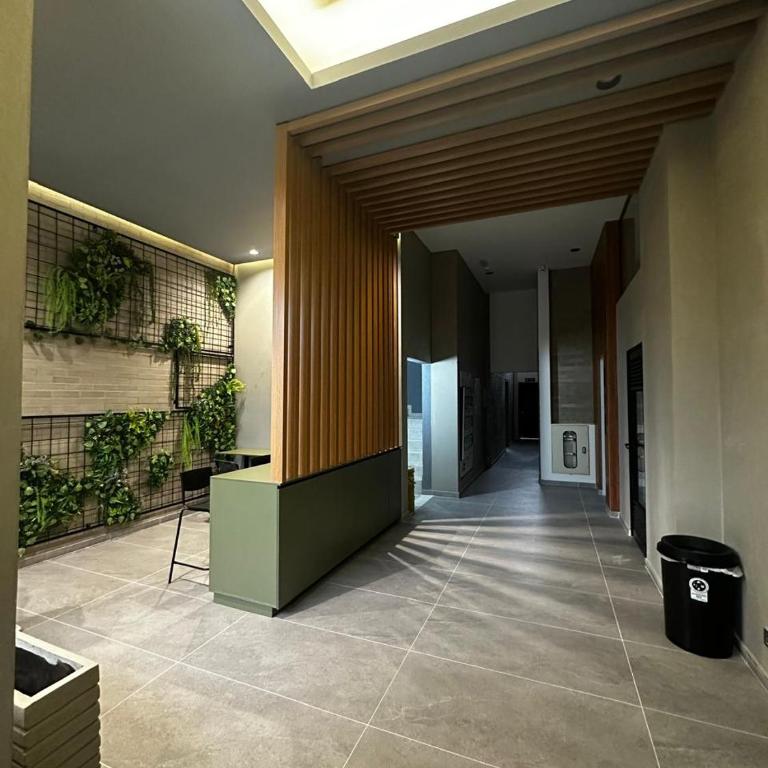 Comfort Studio 204 Smart Stay near Embassy - One-Bedroom Apartment - 13