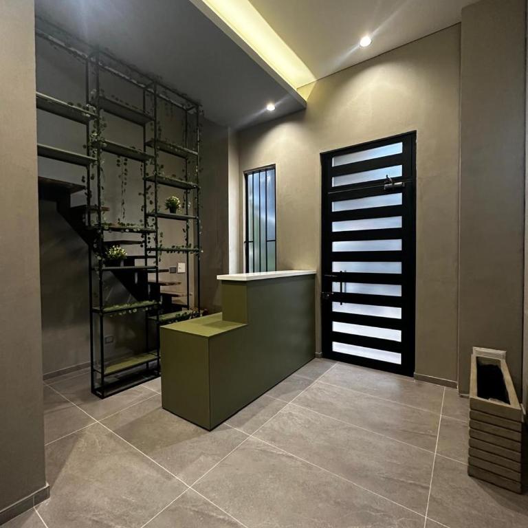 Comfort Studio 204 Smart Stay near Embassy - One-Bedroom Apartment - 25