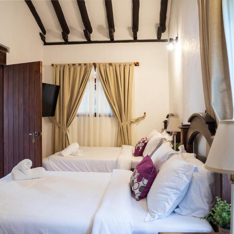 Hacienda Cascanueces - Family Room - 9