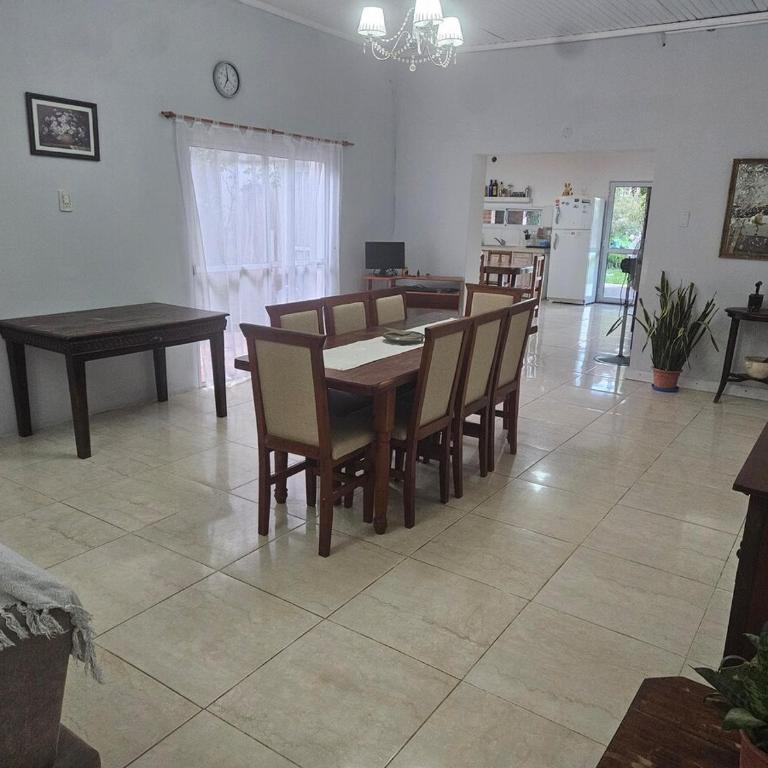 Confortable y espaciosa casa céntrica - Three-Bedroom House - 1