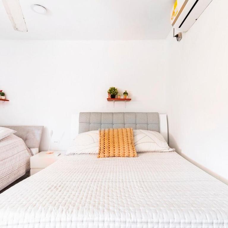 Casa Rachel - Two-Bedroom Apartment - 12