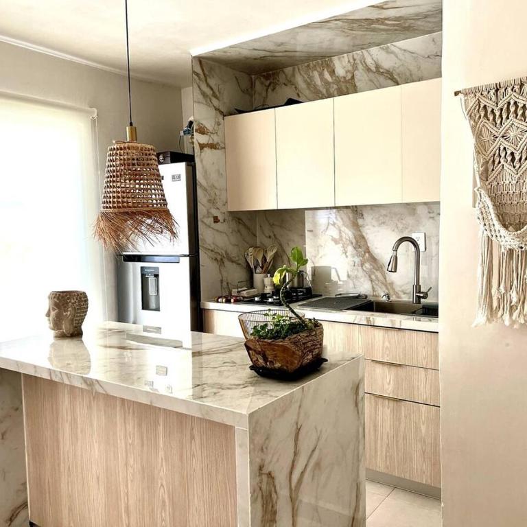 Lullaby of Waves, A Spectacular Escape - One-Bedroom Apartment - 15