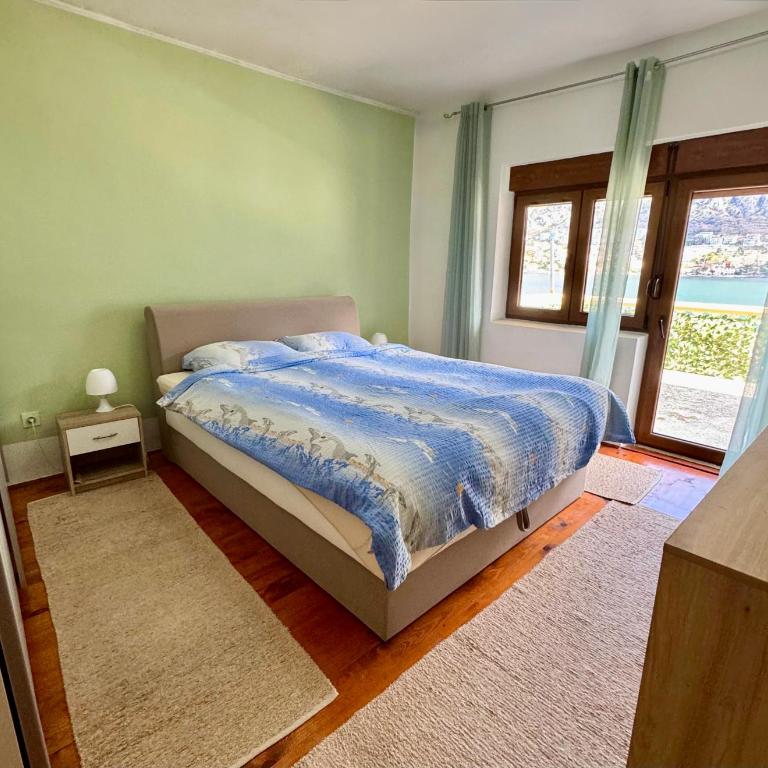 Cindarella Apartment - Two-Bedroom Apartment with Balcony and Sea View - 16
