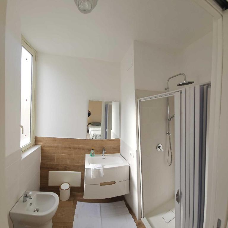 Happy Days Central House - Doppelzimmer mit Balkon - 1