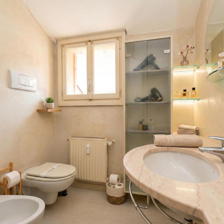 Eden Lake view and private beach renovated in 2025 DesenzanoLoft Official Partner Homes & Villas by Marriott Bonvoy - Appartamento con 2 Camere da Letto e Vista Lago - 33