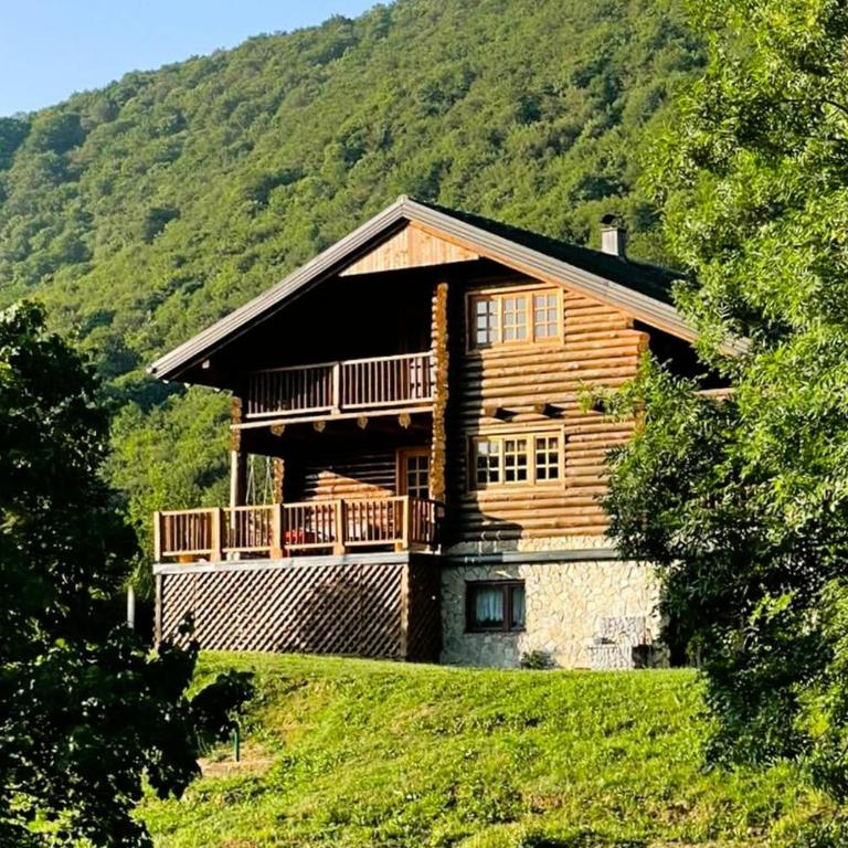 Pine River Dobrenica - Three-Bedroom Chalet - 1