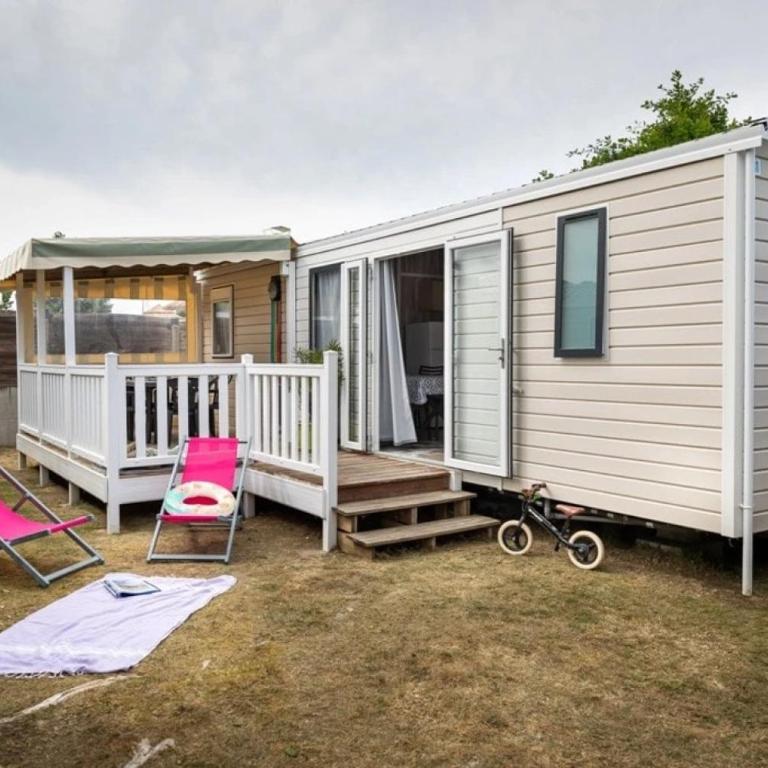 ZEcamping 4 étoiles animé piscine couverte 1km plage fitness mobil-home TV - Mobilheim - 15