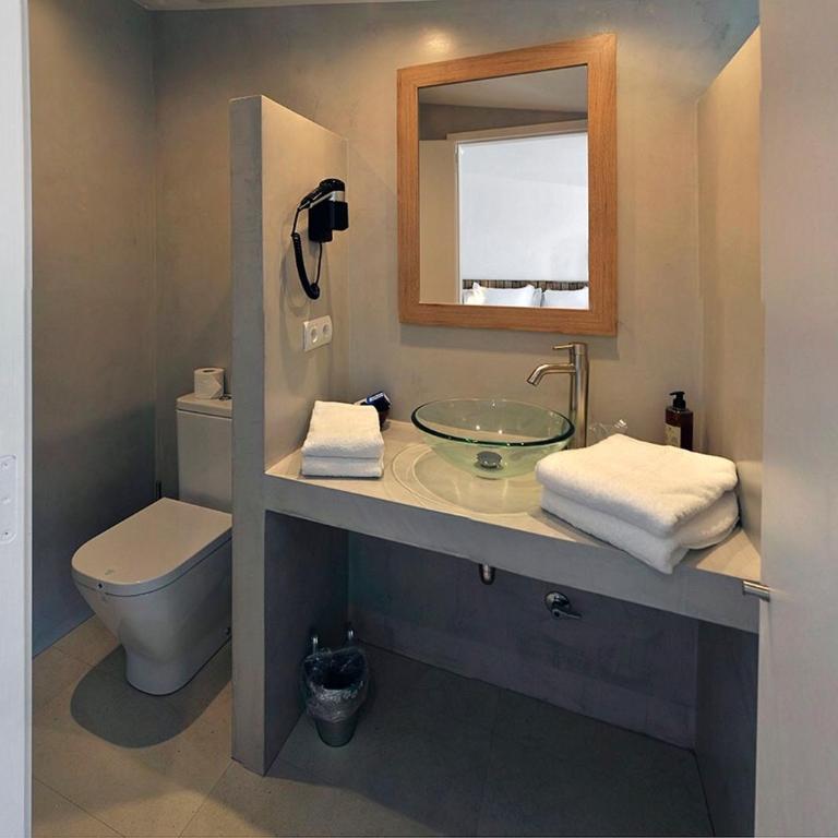 Arrels Hotel Cadaques - Adults Only - Small Double Room with City and Sea Views - 3