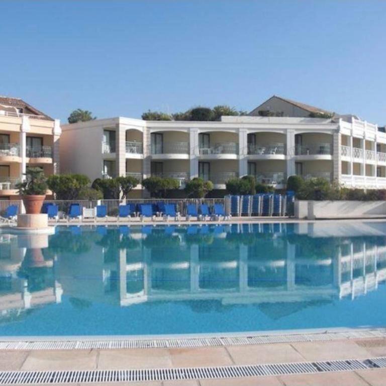 Résidence à 5 mn des plages - Piscine- Tennis - Parking - 4 Personnes - Apartment mit 1 Schlafzimmer und Terrasse - 30