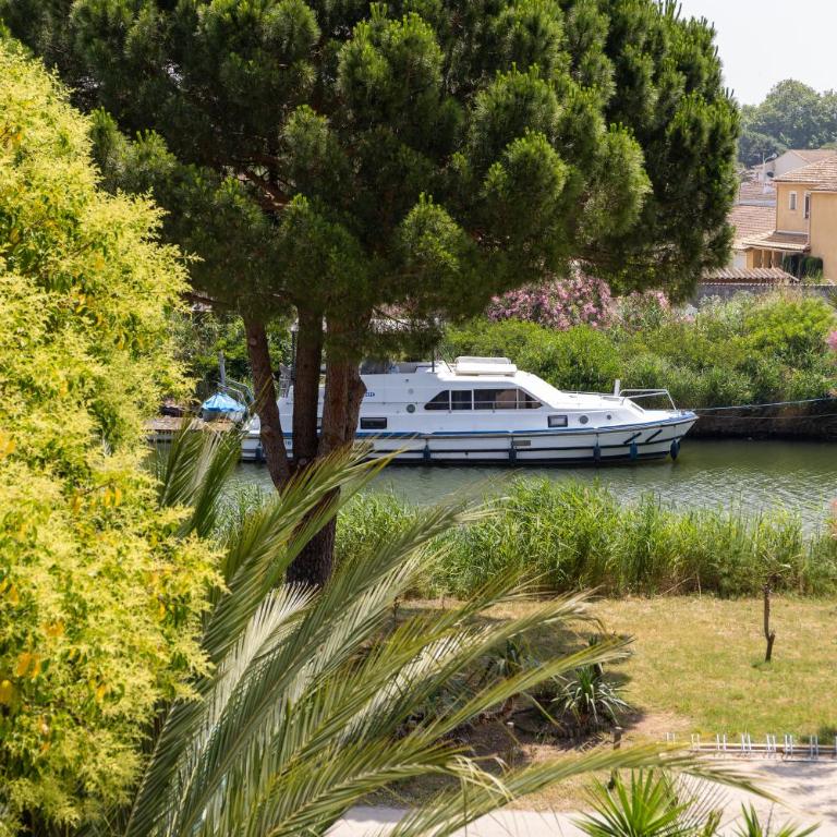 Hôtel les jardins du canal - piscine chauffée à 28 degrés - parking gratuit - garage - bornes électriques - accueil vélos et motos - kids friendly-solaire ecoresponsable - Chambre Double Supérieure Côté Canal - 6