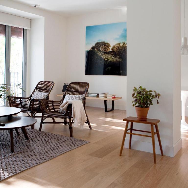 60 Balconies Art - Three-Bedroom Apartment - 8