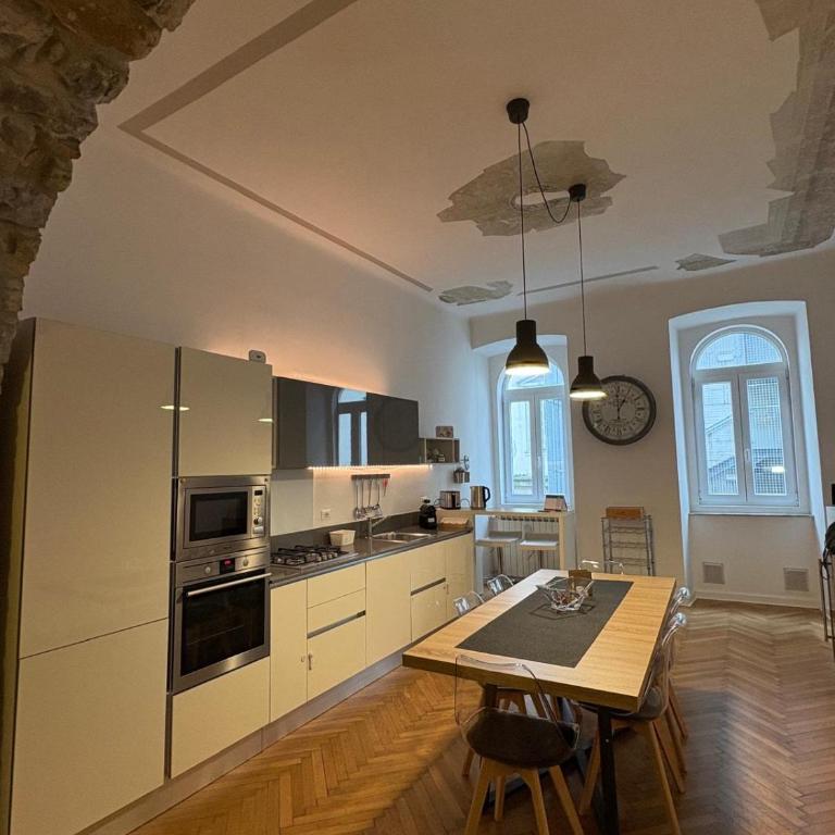 House 1826 in the Marine Heart of Trieste - Appartamento con 2 Camere da Letto - 11