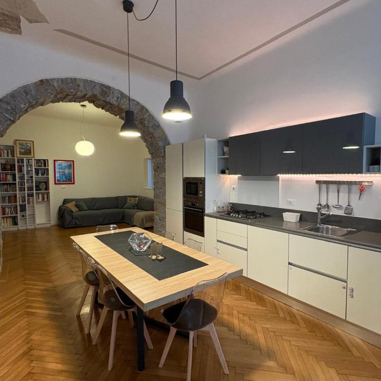 House 1826 in the Marine Heart of Trieste - Appartamento con 2 Camere da Letto - 4