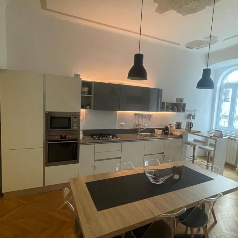 House 1826 in the Marine Heart of Trieste - Appartamento con 2 Camere da Letto - 2