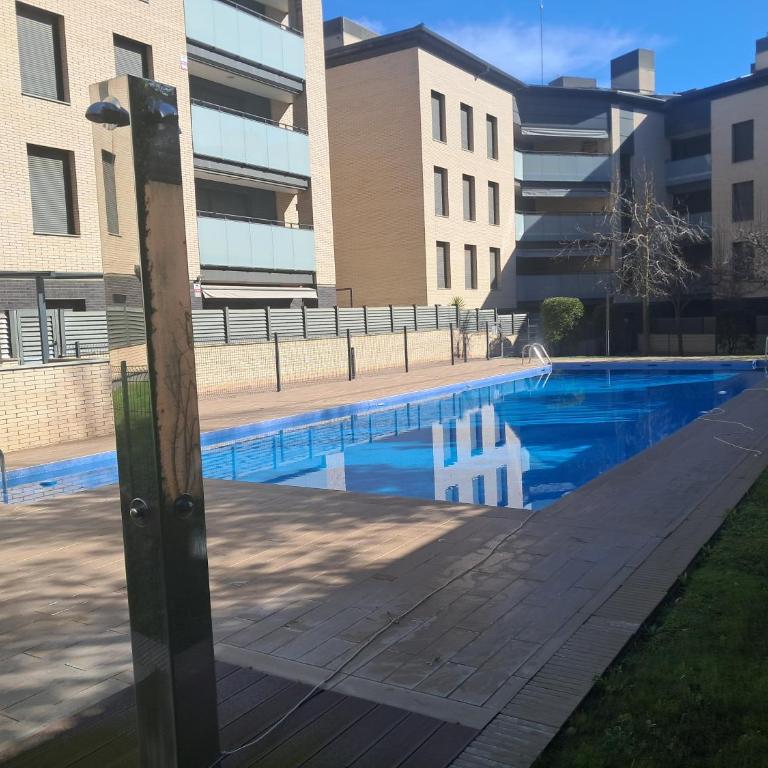 Espacioso dúplex de 3 habitaciones con piscina y parking - Apartamento - 12