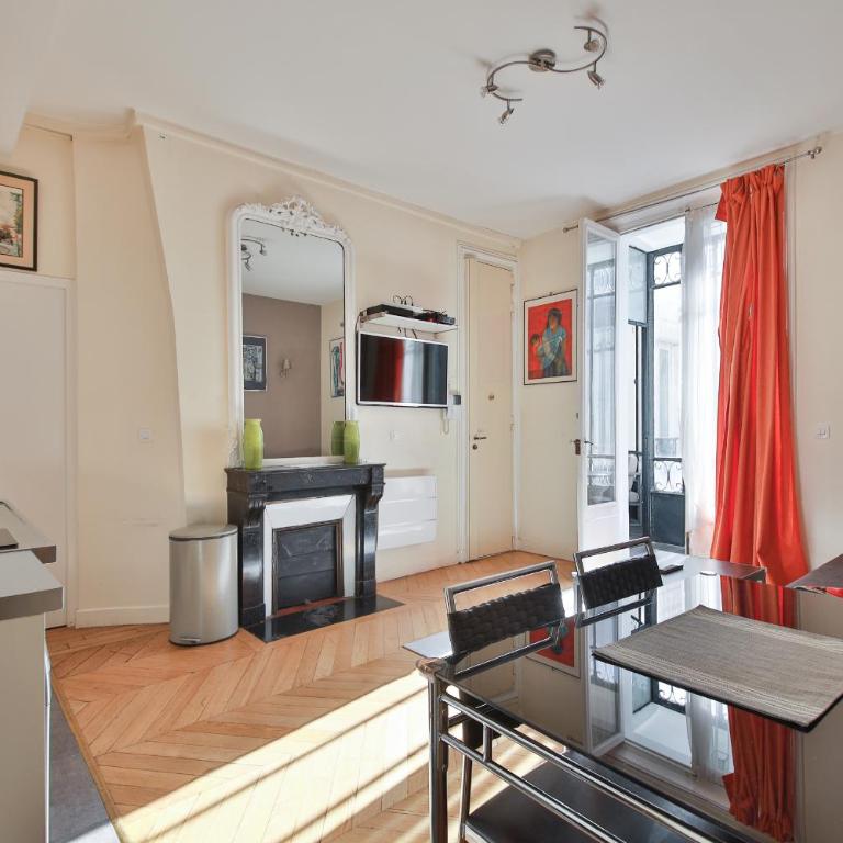 Apartment 8 people Champs Élysées - Three-Bedroom Apartment - 16