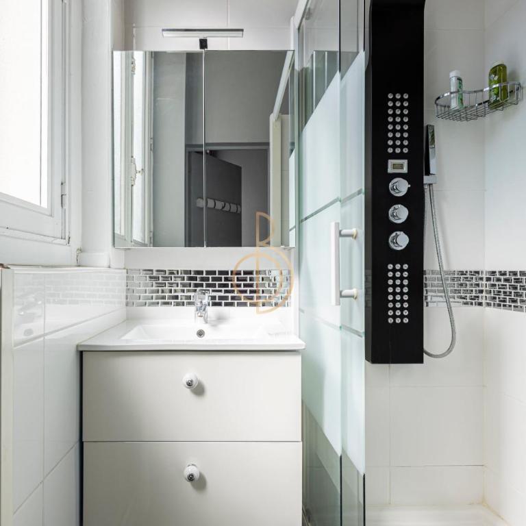 Apartment 8 people Champs Élysées - Three-Bedroom Apartment - 14